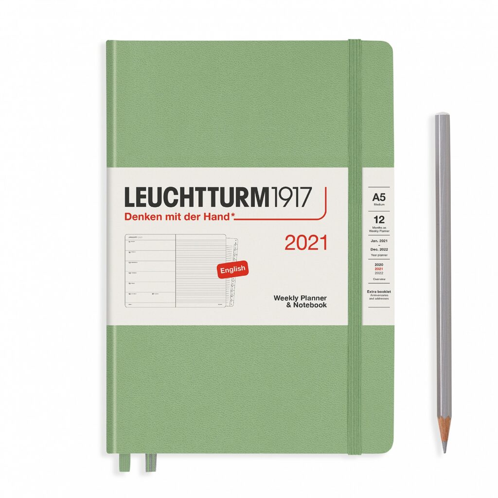 Leuchtturm1917 Kalender 2021 Weekly Planner og Notatbok – A5sage – Tudos