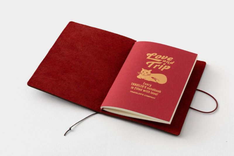 Traveler's Notebook - 2025 Limited Edition - Love and Trip - Passport Size - Red - Bilde 5